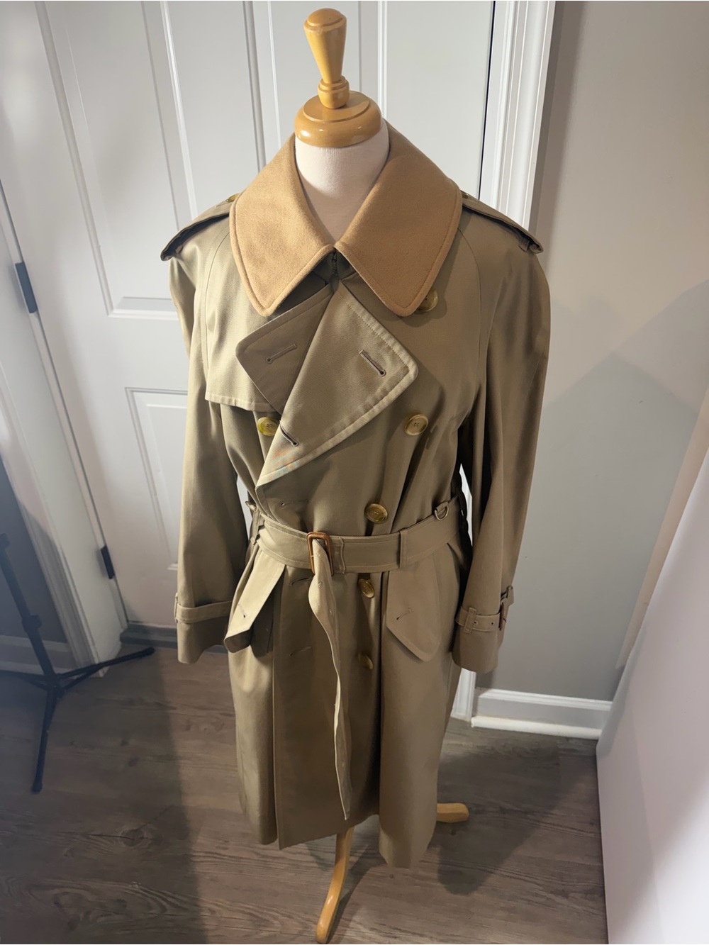 Vintage Burberrys Trench Coat Early 1990s 40 Short Wool Liner
